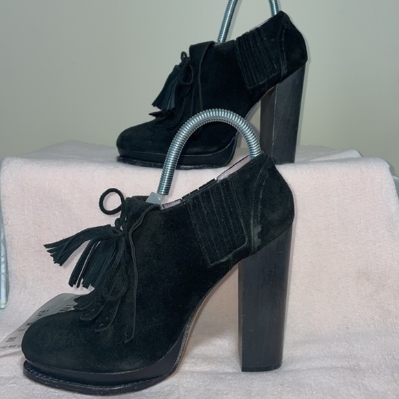 NWT Charles David Black Suede Tassel Fringe Block Heel Pumps Size 7 - Picture 4 of 12